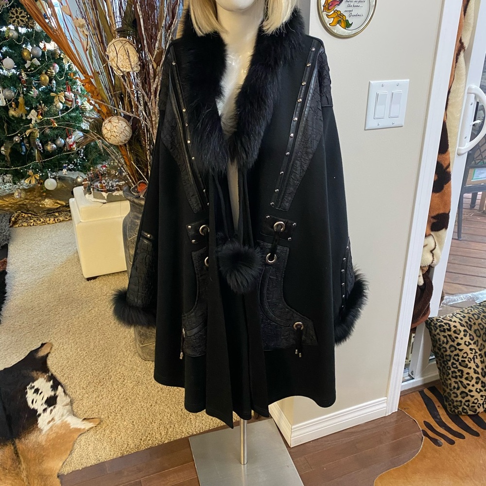 Beautiful winter coat /poncho/